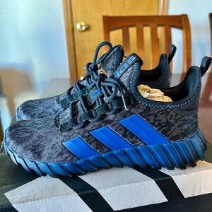 NIB Adidas Kaptir 3S K Running Shoes - Blue/Black Camo - Size 5 Youth